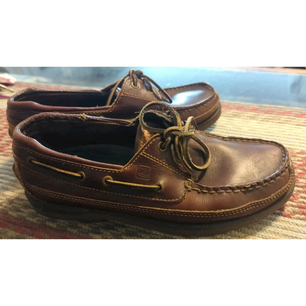 Sperry men eye